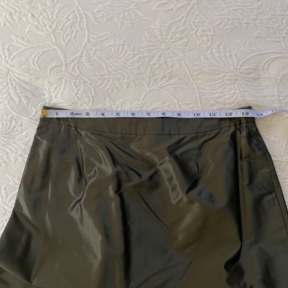 Ann Taylor 100% Silk Midi Skirt, khaki green, Size 4 - Picture 4 of 5